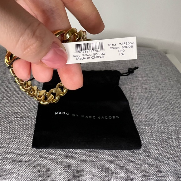 NEW Marc By Marc Jacobs Goldtone Katie
Logo Link Mini Bracelet NWT - Picture 6 of 6